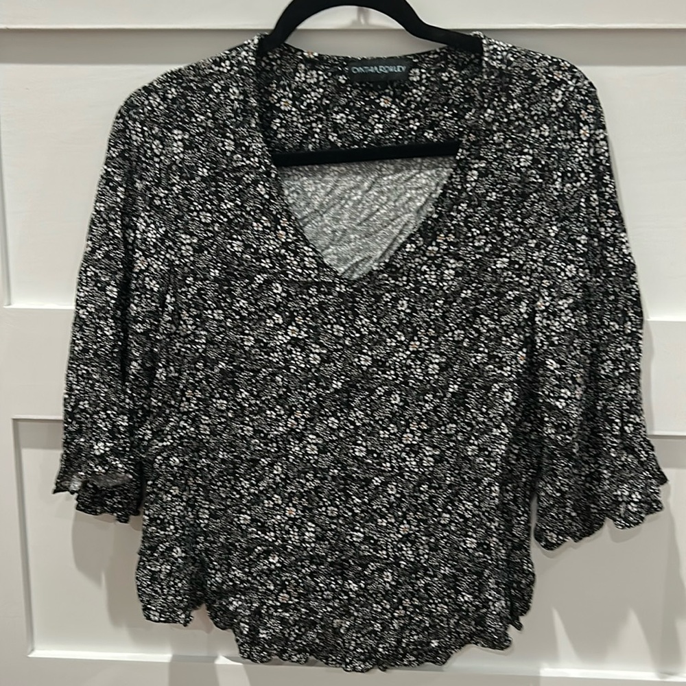 Cynthia Rowley Black Floral VNeck Blouse size L